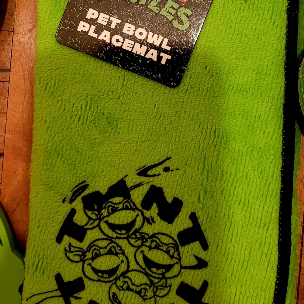 TMNT dog Pet Accessories Bowl Seatbelt Balls Lick Mat Brush Green